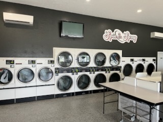 spin and spray laundromat